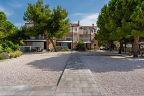 Apartments by the sea Vir - Kozjak, Vir - 21540